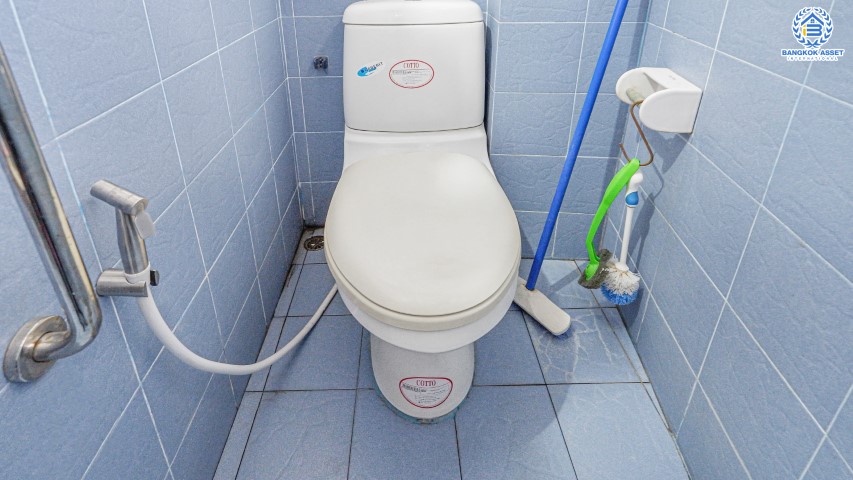 *****บ้านเดี่ยวมือสองย่านนนทบุรี ม.ซอยกรุงเทพ-นนท์7 แยก 12 เนื้อที่กว้าง 65 ตร.ว. ฟังก์ชัน 4 ห้องนอน 2 ห้องน้ำ ที่จอดรถ 1 คัน สภาพสวย พร้อมเข้าอยู่ บนทำเลเดินทางสะดวกสบาย ใกล้รถไฟฟ้าสายสีม่วง "สถานีแยกติวานนท์" และทางด่วน "ศรีรัช"